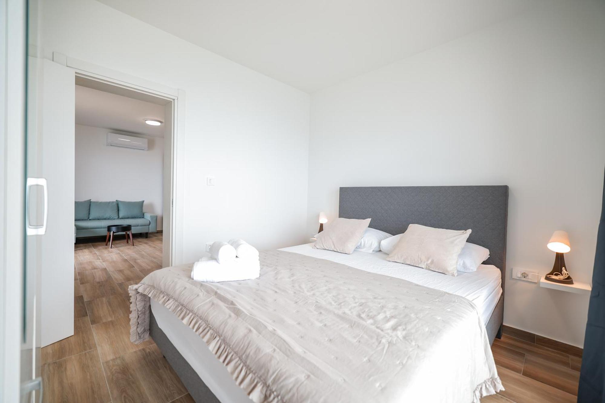 Beachfront Apartments Tic With Seaview Miletici Kültér fotó